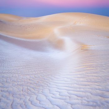 Lever de soleil dans des dunes du Sultanat d'Oman
