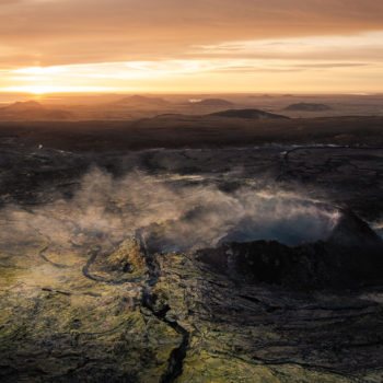 Le volcan Fagradasfjall en Islande au coucher du soleil
