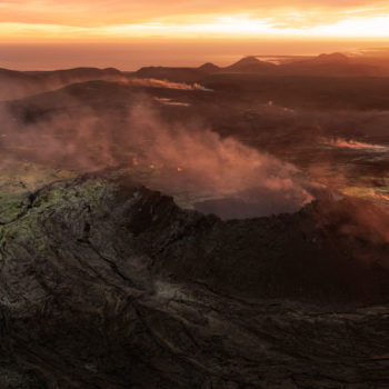 Le volcan Fagradasfjall en Islande encore chaud
