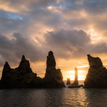 Les pics rocheux volcaniques de Vik