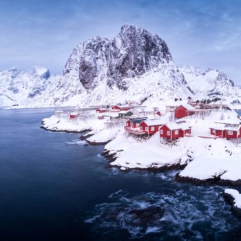 Village de pêche de Reine dans les Lofoten en Norvège. ©Marion Doco