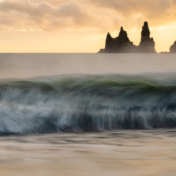 Coucher de soleil depuis la plage de Vik