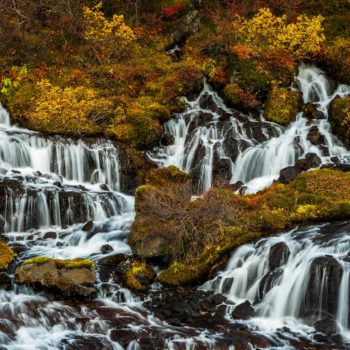 Cascade et couleurs d'automne en Islande