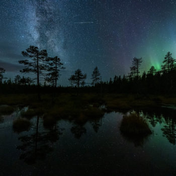 Aurore borele et voie lactée en Finlande