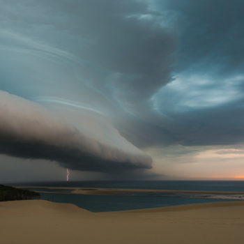 Orage avec arcus et coup de foudre depuis la Dune