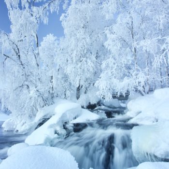 cascade givrée après le coucher de soleil dans le parc d'Yllas Tuntunri©Laure Daviaux