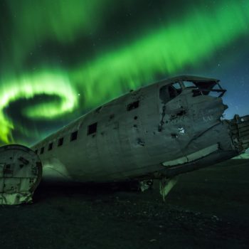 DC-3 en Islande sous les aurores