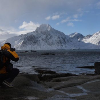 Vue de la plage de myrland dans les Lofoten en Norvège durant le stage photo Laponie Renardo & Puffinou. ©Jean-Marie Leclerc