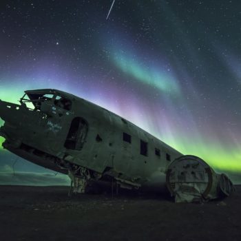 DC-3 en Islande sous les aurores