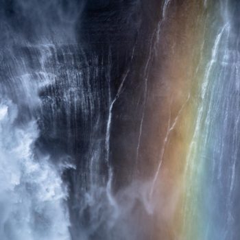 Arc-en-ciel dans une cascade en Islande