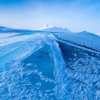 Couche de glace fracturée sur le lac dans la parc national du stora sjofallet en suede. ©Thomas Gayral